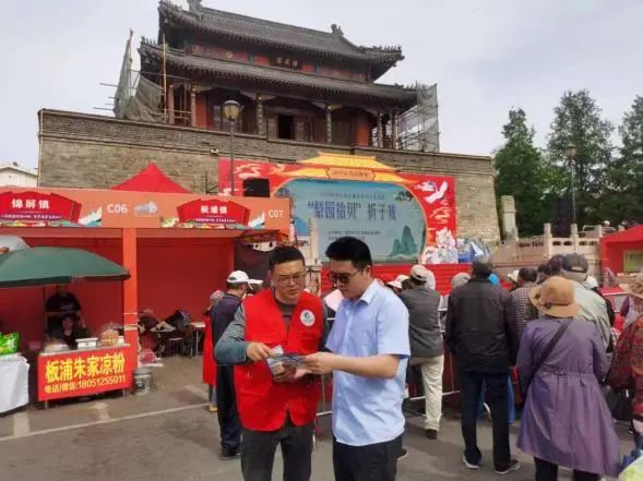 海州區(qū)：政策進廟會，服務(wù)零距離1.jpg